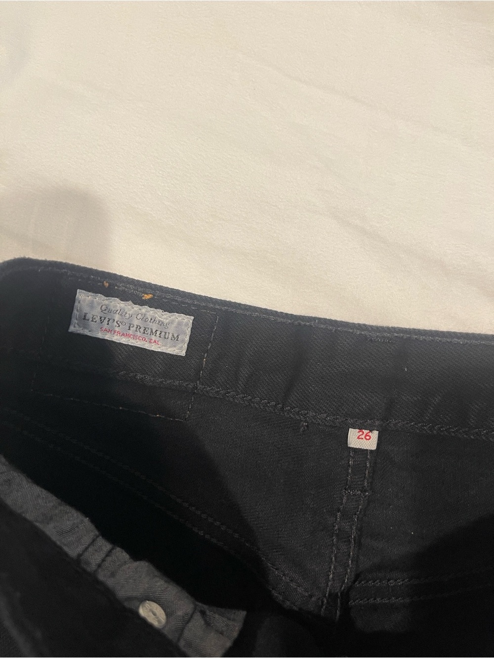 Levi's Black Distressed Raw-Hem Denim Mini Skirt SZ 26 - Picture 6 of 6